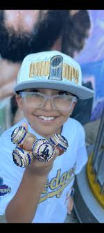 Meet the newest member of the #Dodgers Family #RomyNoelleBarnes daughter of  Austin and Nicole Barnes born