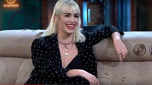 La participante de masterchef celebrity, envuelta en un escándalo culinario por juntar del suelo los restos de su plato y dárselo al jurado, tuvo una desagradable actitud con la cantante. Lali Esposito Revelo Cuantos Millones Tiene En Su Cuenta Bancaria Espectaculos Elonce Com