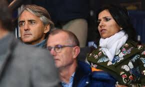 Il ct della nazionale è assistito legalmente dalla fortini dal 2009 e poco tempo dopo tra i due è scattata la scintilla, che ha portato ad una frequentazione immortalata dai paparazzi per le vie della capitale e sulle tribune degli stadi. Mancini La Sua Compagna Avvocato In Missione Pirlo E Ambrosini Vice Ct Primapagina Calciomercato Com