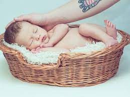 Concediul si indemnizatia de crestere a copilului se pot acorda atat parintilor naturali, cat si celor adoptivi sau tutorilor legali, in conditiile in care acestia au obtinut venituri impozabile timp de 12 luni in ultimii doi an anterior datei nasterii copilului, preluarii tutelei sau adoptiei copilului. Concediul Si IndemnizaÅ£ia De Crestere A Copilului 2018 Cum Se ObÈin Èi Ce S A Schimbat Anul Acesta