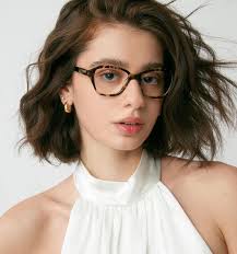 Now representing BAHAR HASAN (@baharhasann). Currently based in  📍Vancouver, British Columbia #TheClubGirls #Ones2Watch