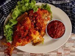 Resep ikan bawal bakar sambal kecap pedas ikan bawal bakar atau bisa juga diganti dengan ikan mas atau ikan gurame yang dipadupadankan. File Ikan Bawal Bakar Dengan Sambal Jpg Wikimedia Commons