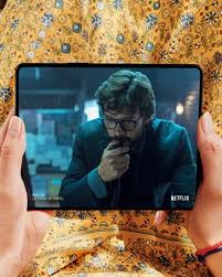 The galaxy z fold3 5g's display area didn't change; Pgnckdhc5vdum
