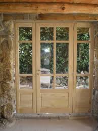 Souplesse et durabilité dans le temps permettent au châtaignier de se prêter idéalement à la fabrication de meubles indoor et outdoor. Menuiserie De La Bourges Porte Vitree Exterieure Porte Fenetre Bois Fenetre En Bois