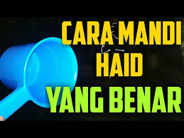 Mandi wajib dalam islam, ditujukan untuk membersihkan diri sekaligus menyucikan diri dari segala najis atau kotoran yang menempel pada tubuh. Cara Mandi Wajib Yang Benar Setelah Haid Menurut Islam Youtube