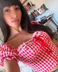 Kristina Newland's Instagram, Twitter & Facebook