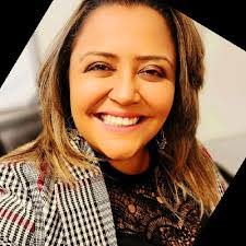 Kelly Raske's Instagram, Twitter & Facebook