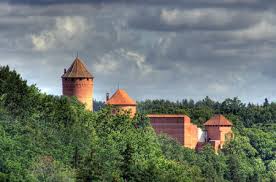 Hlavním městem je riga a počet obyvatel je kolem 2,25 mil. Sigulda Obklopena Lesy Lotyssko Na Svetadilech