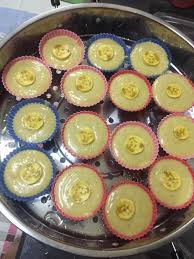 Sapukan minyak dan kukus sehingga 20 minit. Resipi Apam Pisang Guna Blender Jer Gerenti Gebu Keluarga