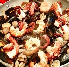 La città partenopea di fatto tradizionalmente celebra con il cibo i giorni più tradizione zuppa di cozze giovedi santo: Zuppa Del Giovedi Santo Lacuocaignorante