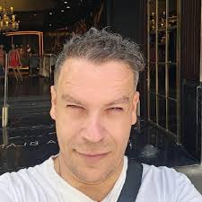 O Grupo Império está buscando um novo profissional para atuar no time de  vendas digitais da Império Móveis e Eletro.