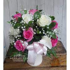 Maybe you would like to learn more about one of these? Rangkaian Bunga Mawar Asli Fresh Flower Pot Vas Meja Pajangan Hias Box Shopee Indonesia
