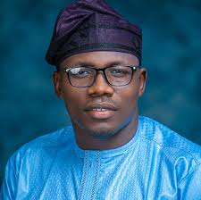 PAYMENT OF END OF SERVICE BENEFITS GRATUITIES AND SUMMARY ANALYSIS OF  GRATUITIES AND ARREARS OF PENSIONS FOR FORMER PRESEIDENT VICE PRESIDENT.  MINISTERS. DIPLOMATS AND CONTRACT GRATUITIES NO PAYMENT DESCRIPTION ROLL  AMOUNT 50%