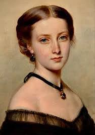 Lucy Grossman's Instagram, Twitter & Facebook