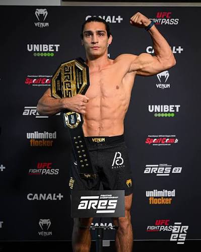 Virgil Augen met sa ceinture en jeu face à Moacir Rocha ce samedi à partir de 19h30 sur #ARES27. 🏆