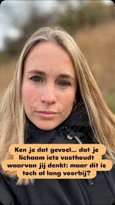 Soms vertelt je lichaam een waarheid… die je hoofd al lang vergeten is., ⠀,  Tijdens mijn cacao-reis gisteren kwam er iets omhoog dat ik diep had  weggestopt. Een oud stuk uit mijn kindertijd. Pijn die ...