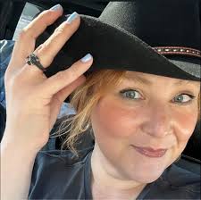 Anyone know a good nail salon that does appointments? Preferably, that it  doesn't break the bank. Thanks in advance!