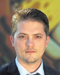 Man with gun, ballistic armor leads high-speed car chase