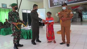 Hi, saya ingin menanyakan 2 hal berikut: Hut Ke 75 Tni Dandim Aceh Singkil Serahkan Kunci Rumah Rtlh Secara Simbolis