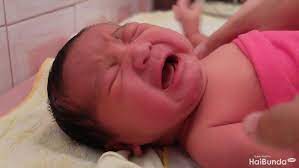 Apakah bayi mama menangis saat diletakkan di tempat tidurnya? Mengenal Arsenic Hour Saat Bayi Sering Menangis Di Malam Hari