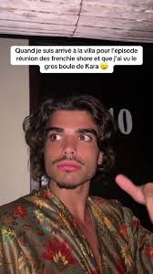 Rencontre inattendue à la villa de Frenchie Shore