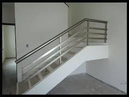 These materials are very good for their high weight to strength ratio and they require little to no maintenance. Barandales Buscar Con Google Stair Railing Design Staircase Railing Design Steel Railing Design