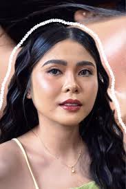 Parang kailangan ko na magpa HiFu sa 🫣 @hada.aesthetics para maging hugis  bigas na 😍 Kaway kaway sa mga bilugang muka gaya ko 👋 #kabotika #fyp  #pharmacist #makeup : @Julius Vergara #hairstyle : ...