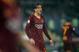 Nicolò zaniolo (born 2 july 1999) is an italian footballer who plays as a centre forward for italian club roma. As Rom Nicolo Zaniolo Bittere Nachrichten Fur Das Roma Juwel