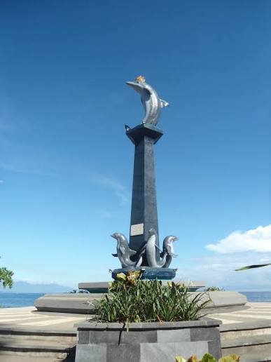Lovina Dolphin Statue