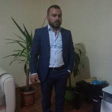 Maço sevgi̇li̇ fashion tv partisi'nde süreyya yalçın ile objektiflere poz veren tugay gökkaya, yalçın'ın tek başına fotoğrafının çekilmesine karşı çıktı. Maco Erkek Macoerkek3 Twitter