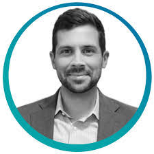 Kari Houle's Instagram, Twitter & Facebook