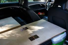 Camping Im Pkw Kombi Bauanleitung Ideen Enviadi In 2020 Im Auto Schlafen Camping Kofferraum Ausbau