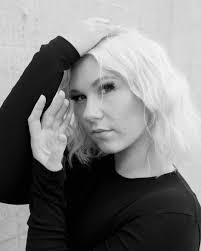 Amy Magee's Instagram, Twitter & Facebook