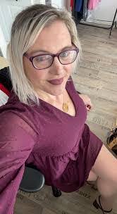 Danielle Ormond's Instagram, Twitter & Facebook