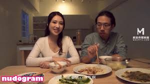 帮她洗干净后忍不住上了她，不得不说，女主颜值太有感觉了- EPORNER