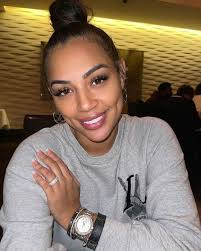 Hello! I almost couldn't believe we finally connected. I have admired you  for a long time, hoping to attract your attention. Now that you pay  attention to me, it feels like a