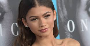 She began her career as a child model and backup dancer. Who S Zendaya Wiki Parents Net Worth Boyfriend Siblings Dating Son Real Name