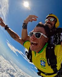 Thank you Brasil for 7 weeks filled with love and the most unforgettable  experiences. Gratidão, e até logo 💚🇧🇷 🪂 @robsonpaduan 📸 @flplongo 📍  @dzquatrosete #Brazil #SantaCatarina #SkyDive #Holidays #love #SouthAmerica  #music #