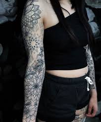 Tatowierungshulsen Mandalaarmfrau Tattoo S Tatowierungshulsen Mandalaarmfrau Tattoo S Tatowierungsh In 2020 Sleeve Tattoos For Women Tattoos For Women Tattoos