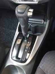 Tolak je batang gear tu ke kiri atau kanan… satu lagi yg best dia punya manual gear tu seat,jenis kereta,capacity,auto dan manualnya dll. Ramai Salah Buat Ini Cara Betul Masukkan Gear Kereta Auto Ketika Parking Vanilla Kismis