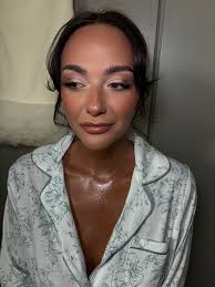 Who can do natural glam makeup in Columbus, GA