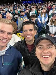 Hal Wright (@Howarddino)