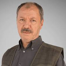 Kadir çermik, son olarak çukur dizisinde emmi karakterini canlandırmaktadır. Kadir Cermik Kimdir Emmi Show Tv Tv