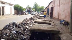 Suzanne habite avignon avec ses parents. Maliweb Net Curage Des Caniveaux Dans Le District Attention Le Temps Nous Est Compte