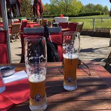 Es sind ein paar lange und schwierige par 3 löcher zu Golfclub Haus Kambach Eschweiler Kinzweiler E V 40 Besucher