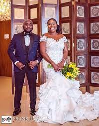 Top nigerian gospel musician, tope alabi, celebrated her 50th birthday in style on october 27 popular gospel singer, tope alabi, recently got social media buzzing after a video of her dancing. Bill Gates In Lagos Mama Di Mama More Love Wedding Related Viral Moments From 2018 Loveweddingsng