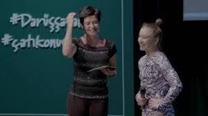 Burcu'dan şikayetçi olan ve onun yüzünden aerobik jimnastiği bırakmaya karar veren dünya şampiyonumuz ayşe begüm onbaşı yeniden spora dönebilecek mi? Red Bull Ile Sikiysa Yap Sendeyavaslat