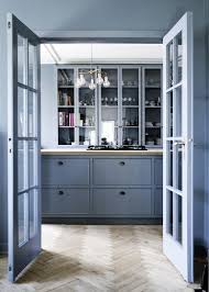 Light Blue Light Flooded Cheerful The Danes Create Many Styles With Their Handmade Kitchens Photo Line Kucheneinrichtung Fischgratenboden Nordische Kuche