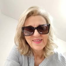 É aquele limbo. Estou há quase 5 anos em Curitiba, não sinto que aqui é  minha casa ainda, mas nem minha cidade natal que vivi por 28 anos sinto que  é minha