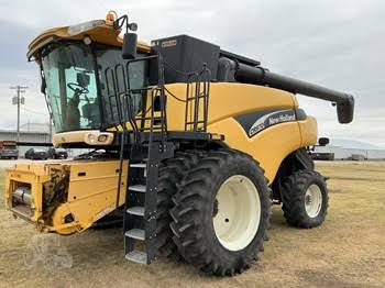 New Holland CR970 Combine